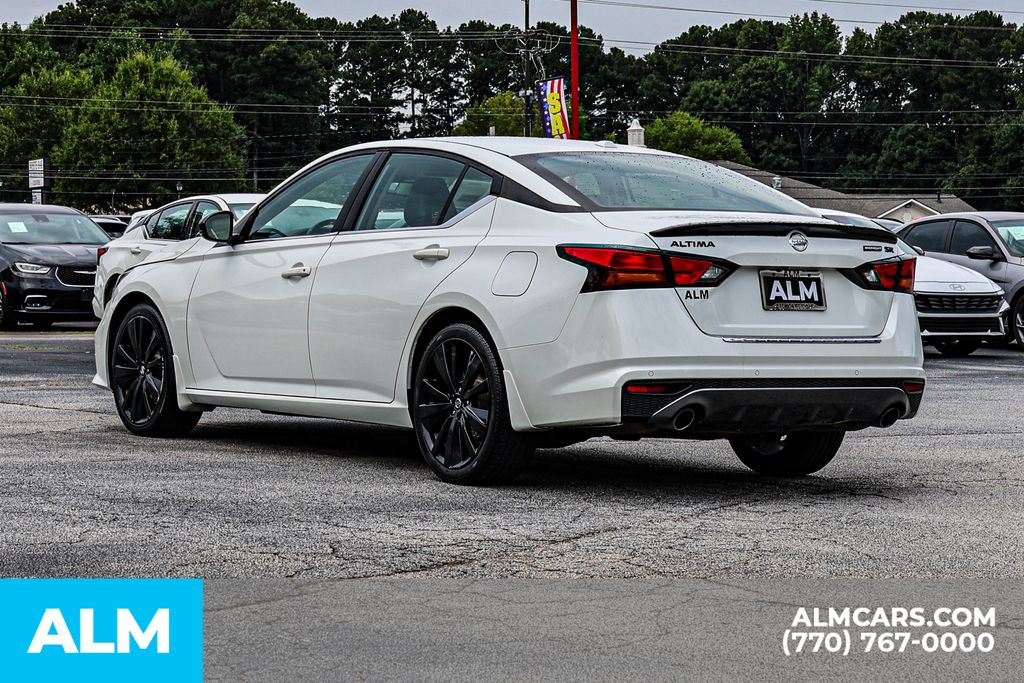 Used 2022 White Nissan 2.5 SR image 6