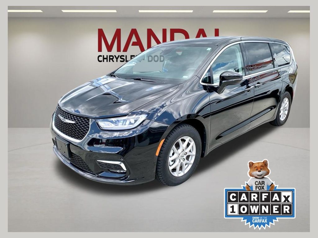 Diamond Black Crystal Pearlcoat 2024 Chrysler Pacifica Minivan Front-Wheel Drive 9-Speed Automatic