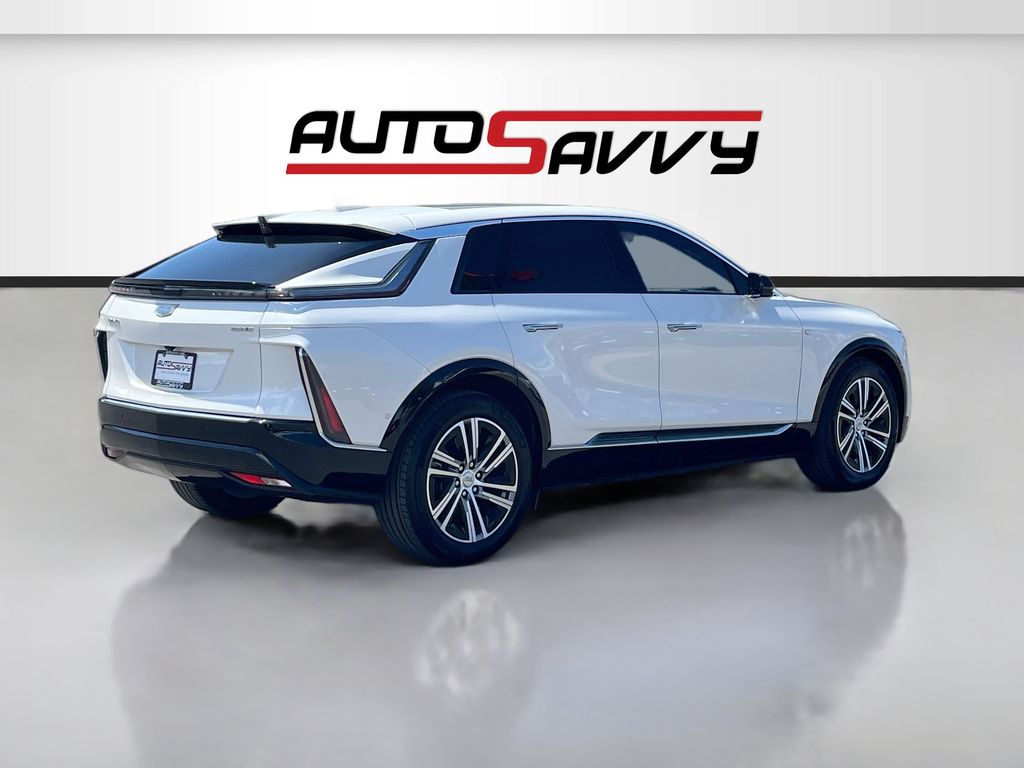 Used 2025 White Cadillac Luxury image 7