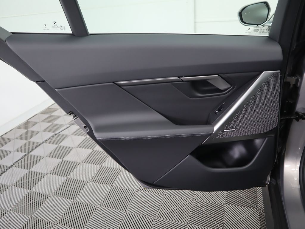 Thumbnail: 2025 BMW 5 Series - 27