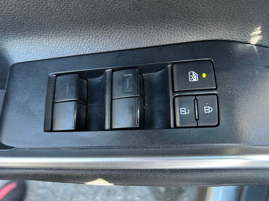 Thumbnail: 2023 Toyota Highlander - 18