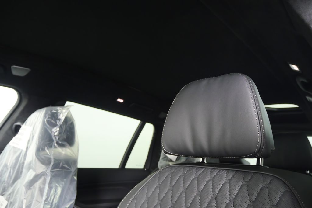2026 BMW X7 Alpina XB7 15