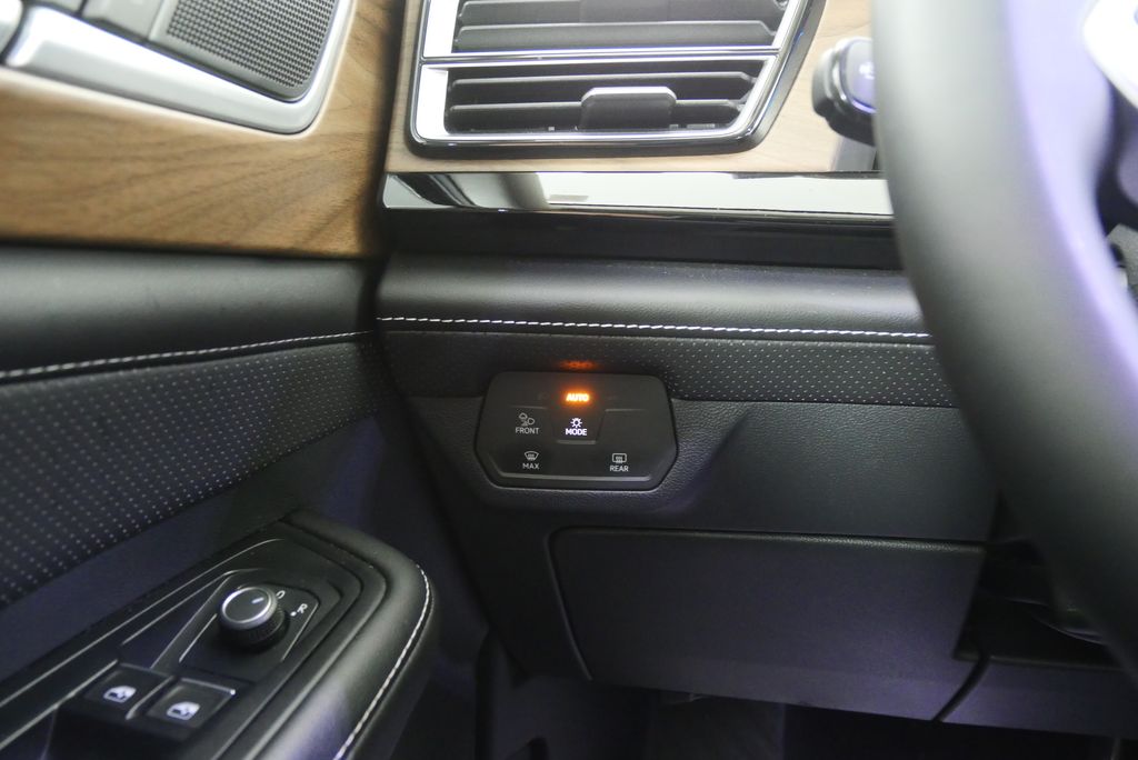 2024 Volkswagen Atlas SE 18