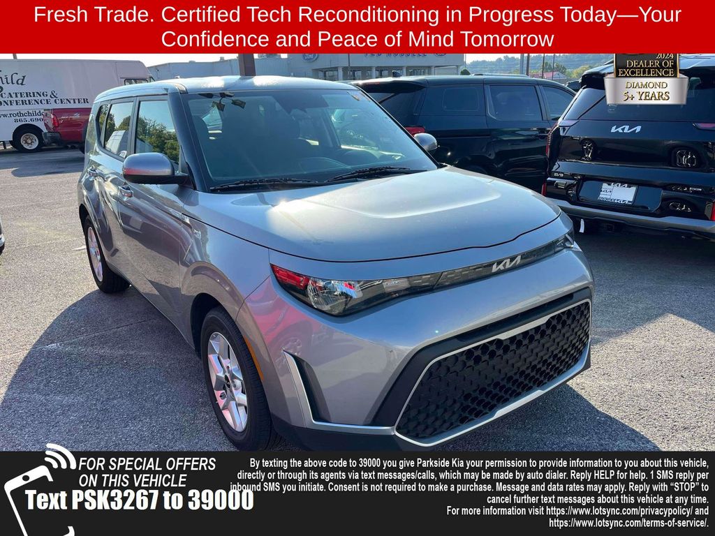 Gray 2025 Kia Soul SUV / Crossover Front-Wheel Drive Continuously Variable Transmission
