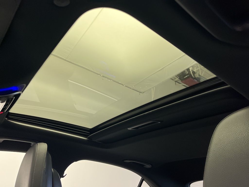 Thumbnail: 2022 Mercedes-Benz C-Class - 22