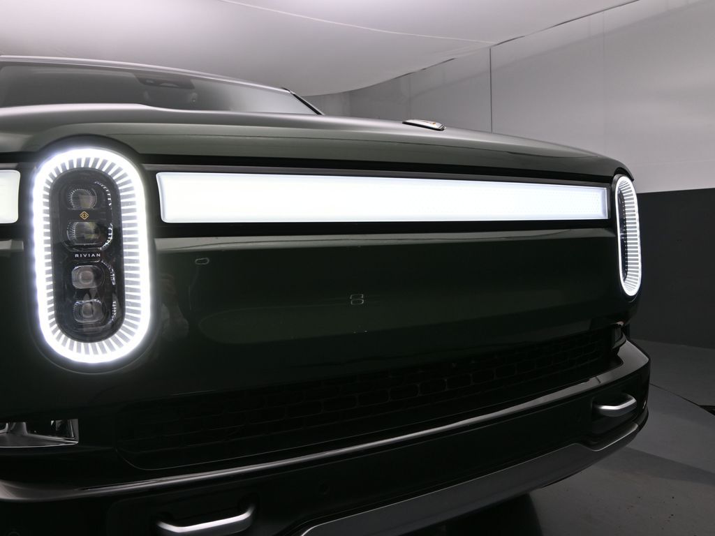 2024 Rivian R1S Adventure