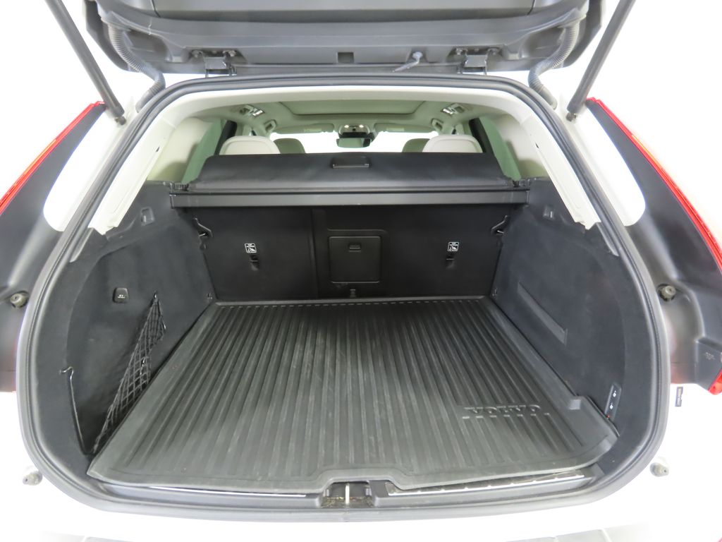 Thumbnail: 2019 Volvo XC60 - 28