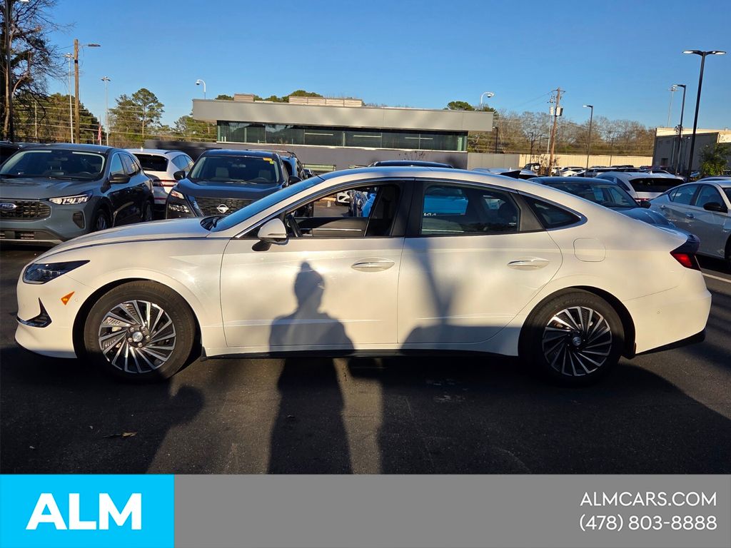 Used 2022 White Hyundai Limited image 3