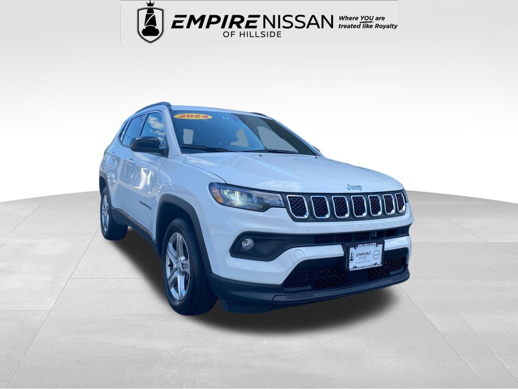 Bright White Clearcoat 2024 Jeep Compass SUV / Crossover Four-Wheel Drive 8-Speed Automatic