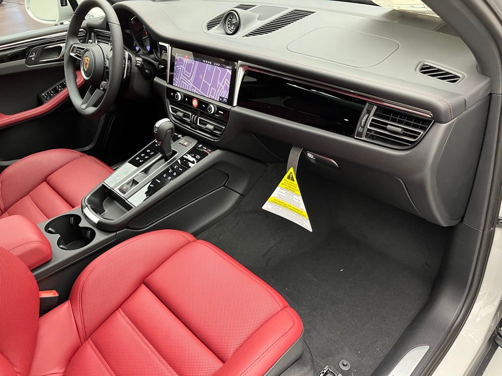 Thumbnail: 2026 Porsche Macan - 29