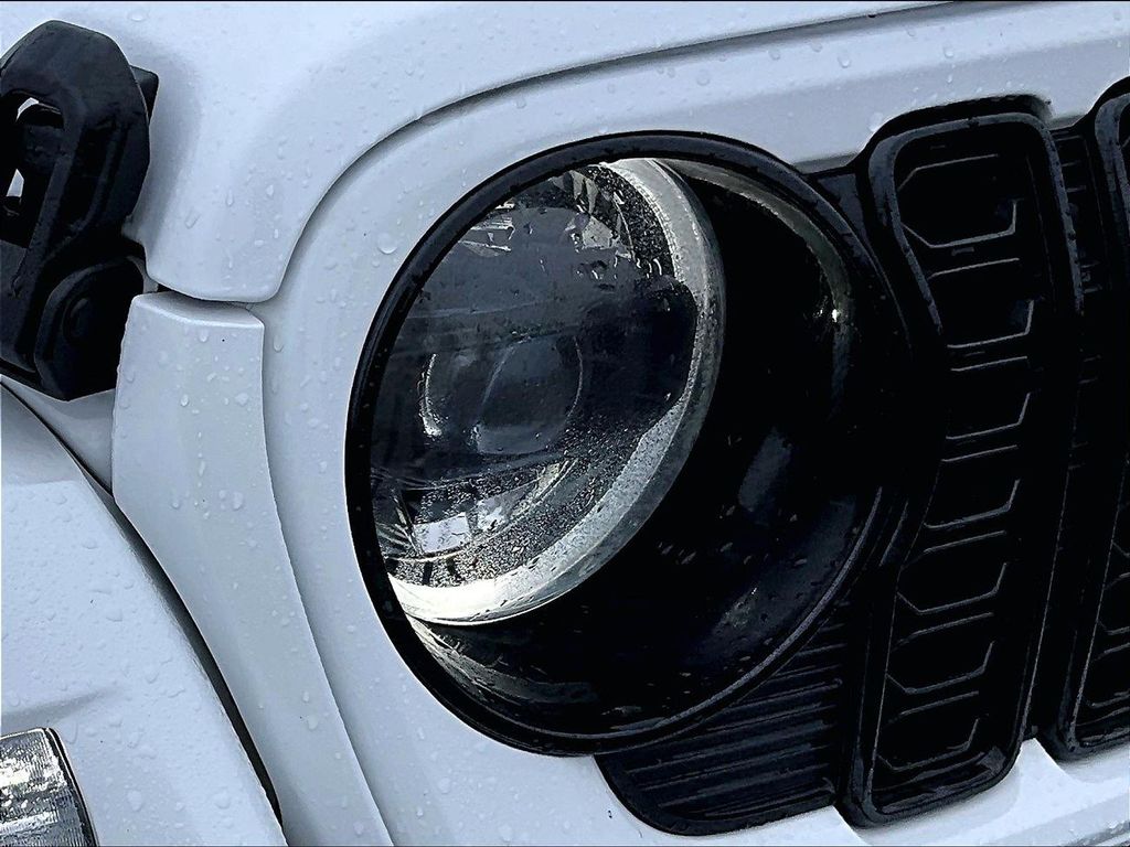 2024 Jeep Wrangler — photo 33