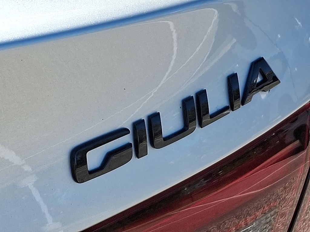 Thumbnail: 2019 Alfa Romeo Giulia - 32