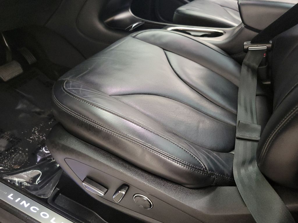 Thumbnail: 2019 Lincoln MKC - 24