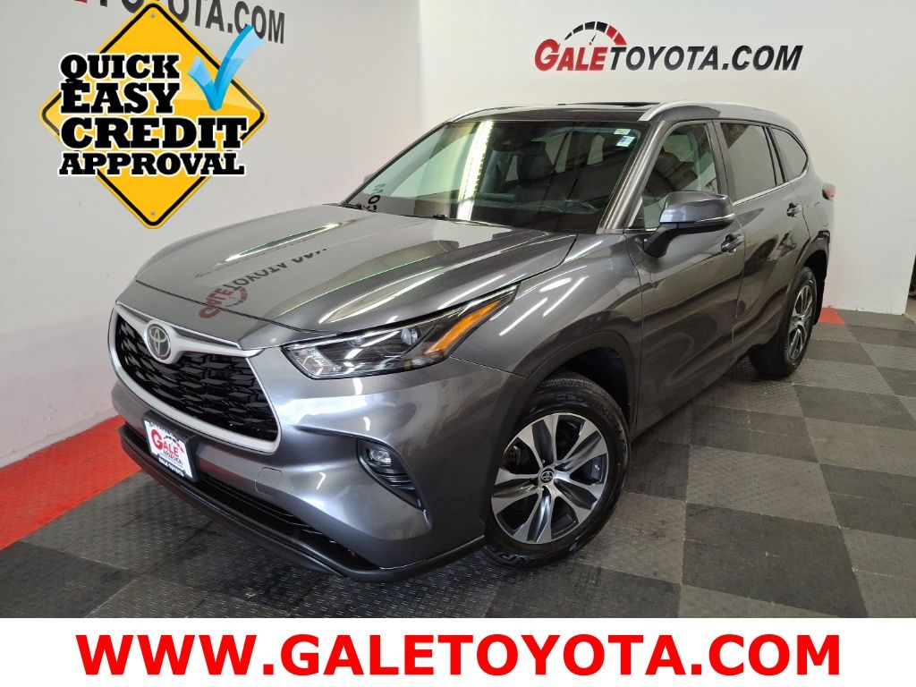 Magnetic Gray Metallic 2023 Toyota Highlander XLE AWD SUV / Crossover All-Wheel Drive 8-Speed Automatic
