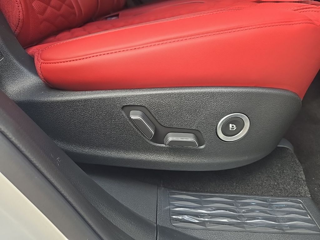 Thumbnail: 2025 Genesis GV80 - 23