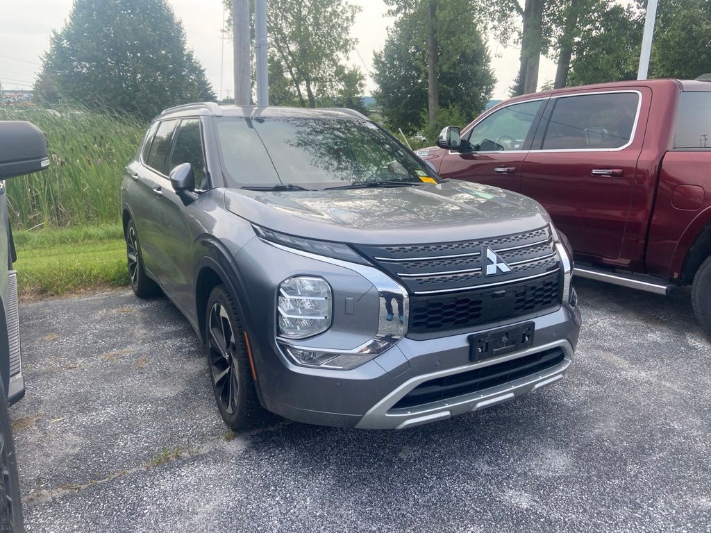 Gray 2022 Mitsubishi Outlander SUV / Crossover All-Wheel Drive Continuously Variable Transmission