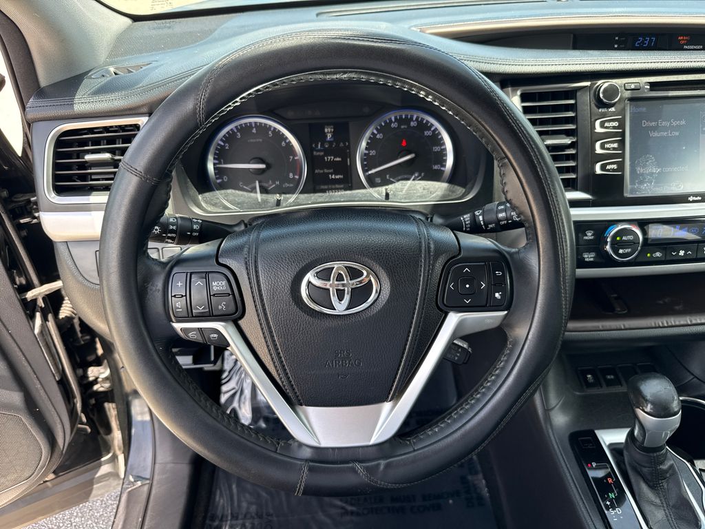 Used 2015 Black Toyota XLE V6 image 12