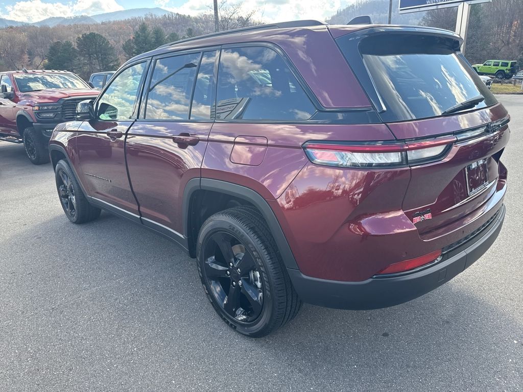 new 2025 Jeep Grand Cherokee car, priced at $43,990
