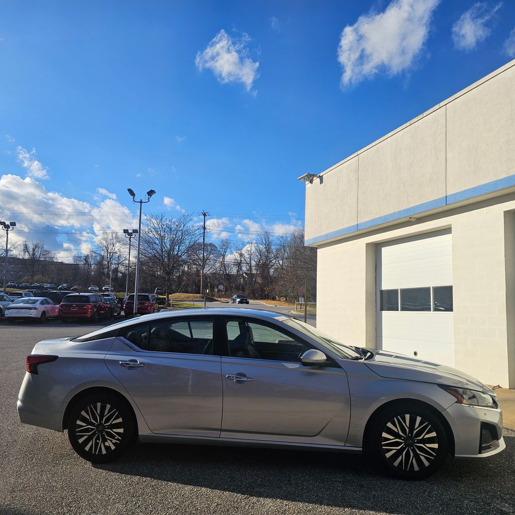 2023 Nissan Altima 2.5 SV photo 4