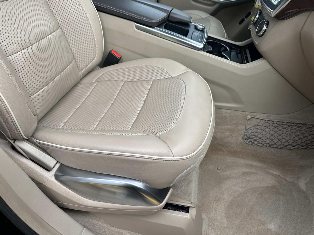 Thumbnail: 2013 Mercedes-Benz GL-Class - 22