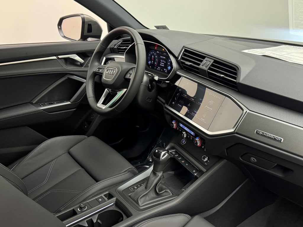 Thumbnail: 2025 Audi Q3 - 16
