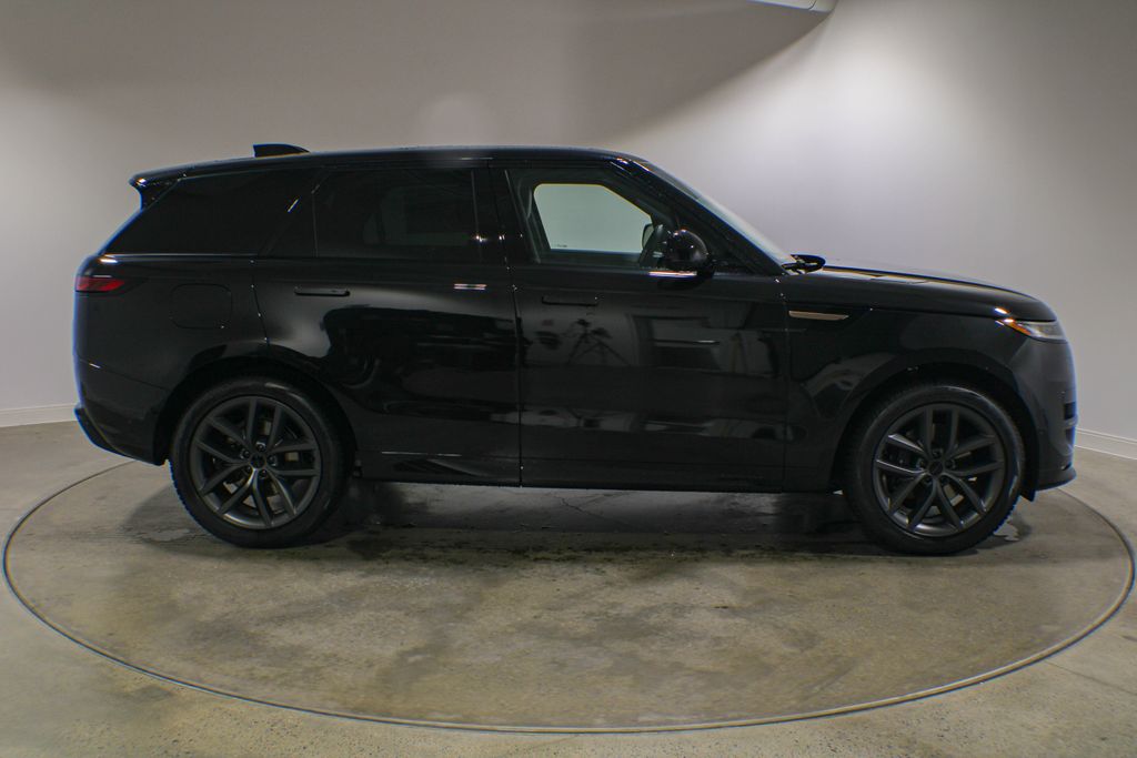 New 2026 Black Land Rover Dynamic SE image 7