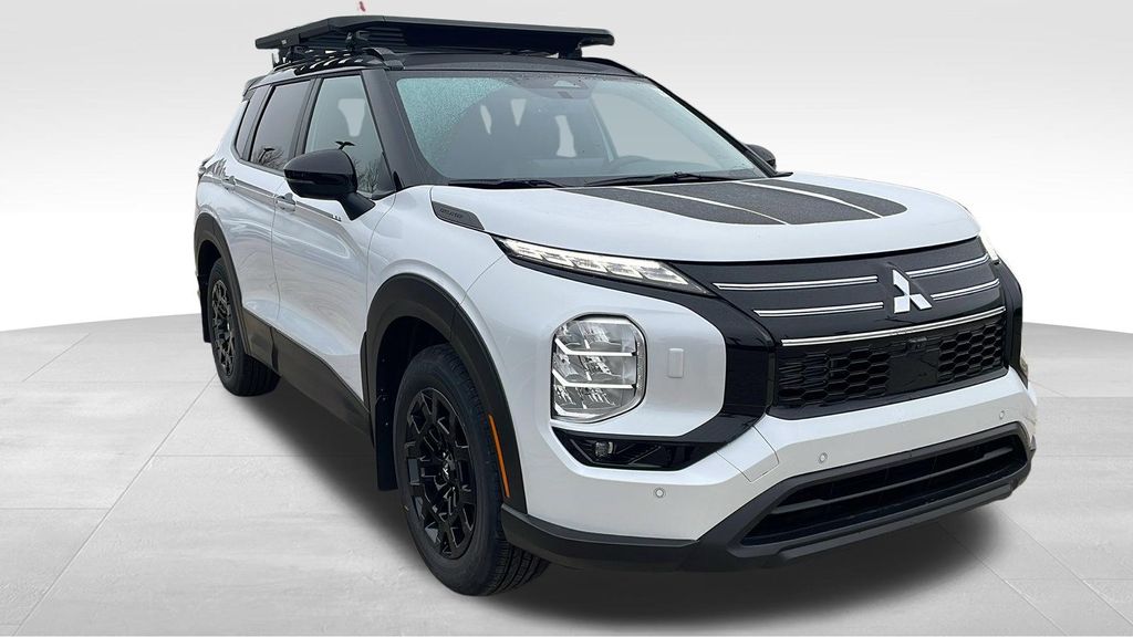 Diamond White 2026 Mitsubishi Outlander SUV / Crossover All-Wheel Drive Continuously Variable Transmission