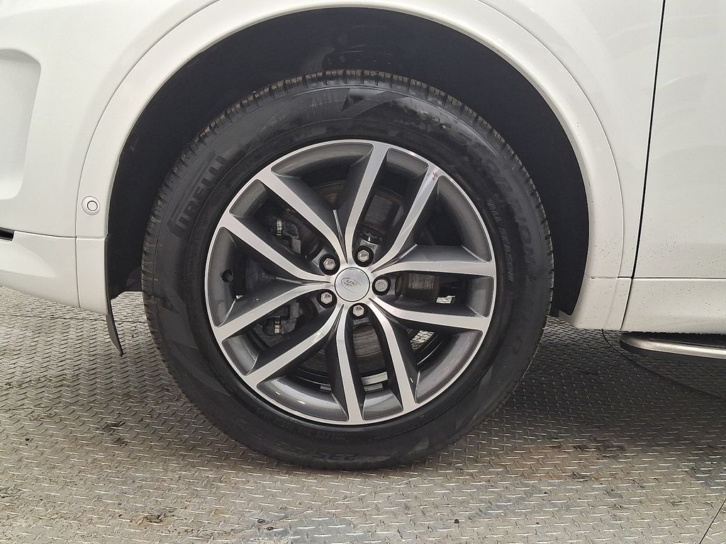 Thumbnail: 2025 Land Rover Discovery Sport - 8