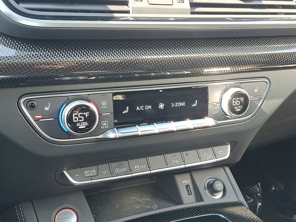 Thumbnail: 2024 Audi SQ5 - 16