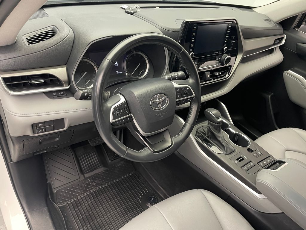 Thumbnail: 2022 Toyota Highlander - 11