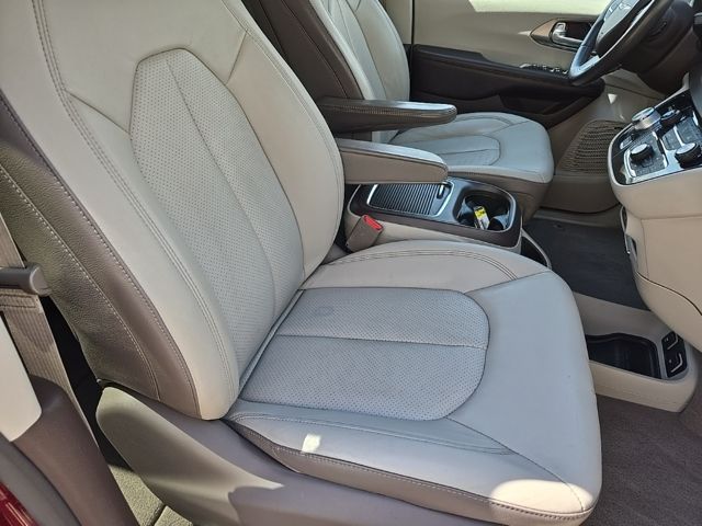 2017 Chrysler Pacifica  28