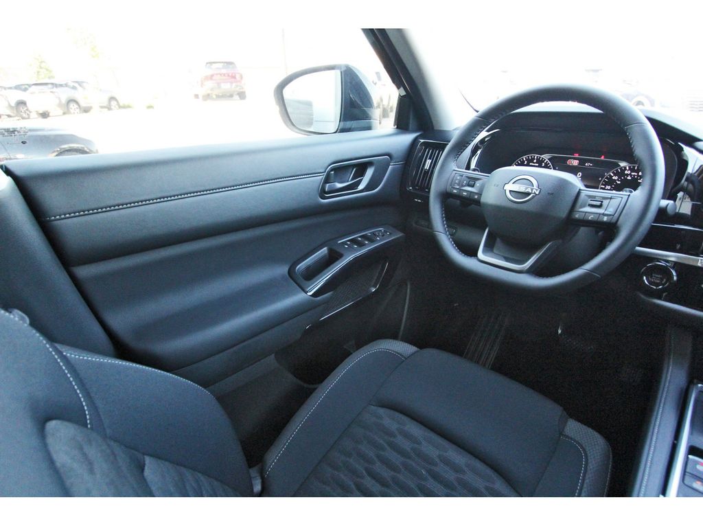 2026 Nissan Pathfinder SV - 5