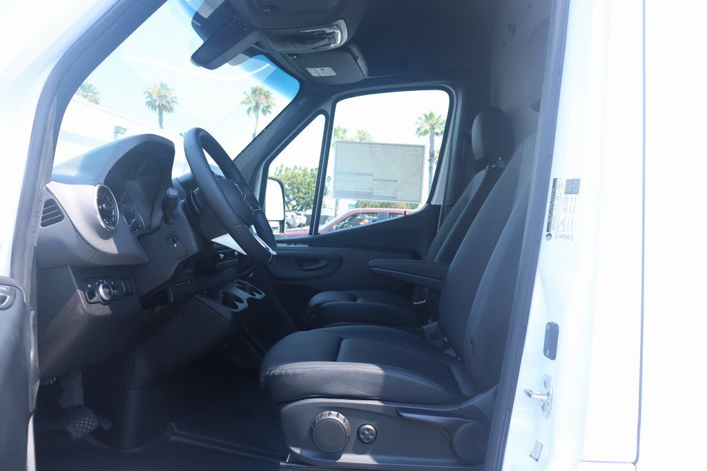 2024 Mercedes-Benz Sprinter 2500 5