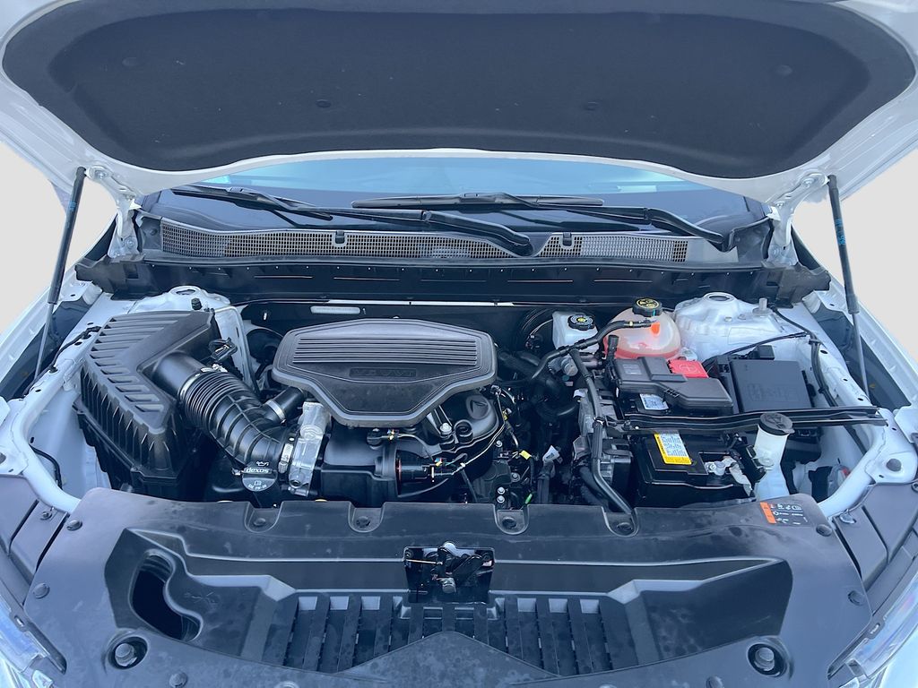 Used 2022 Iridescent Pearl Tricoat Chevrolet Premier image 30