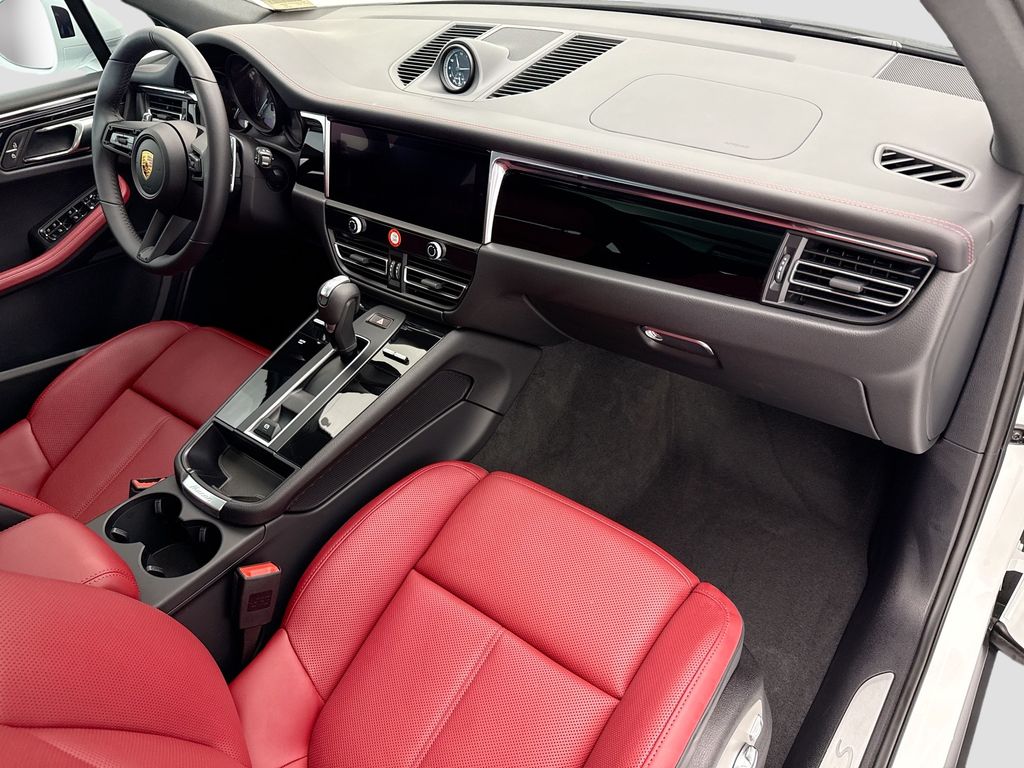 Thumbnail: 2026 Porsche Macan - 16