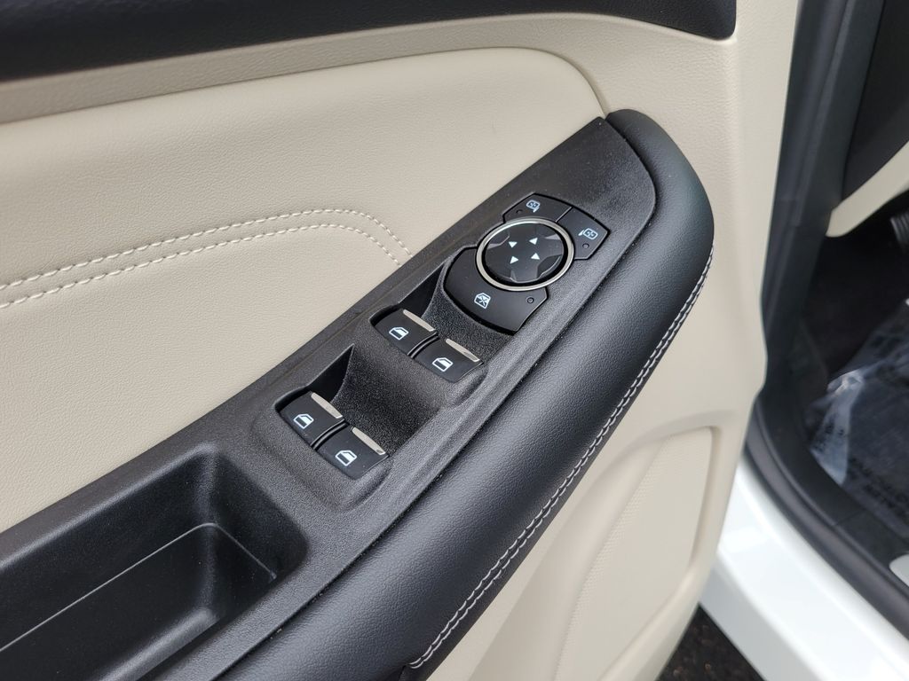 Thumbnail: 2024 Ford Edge - 32