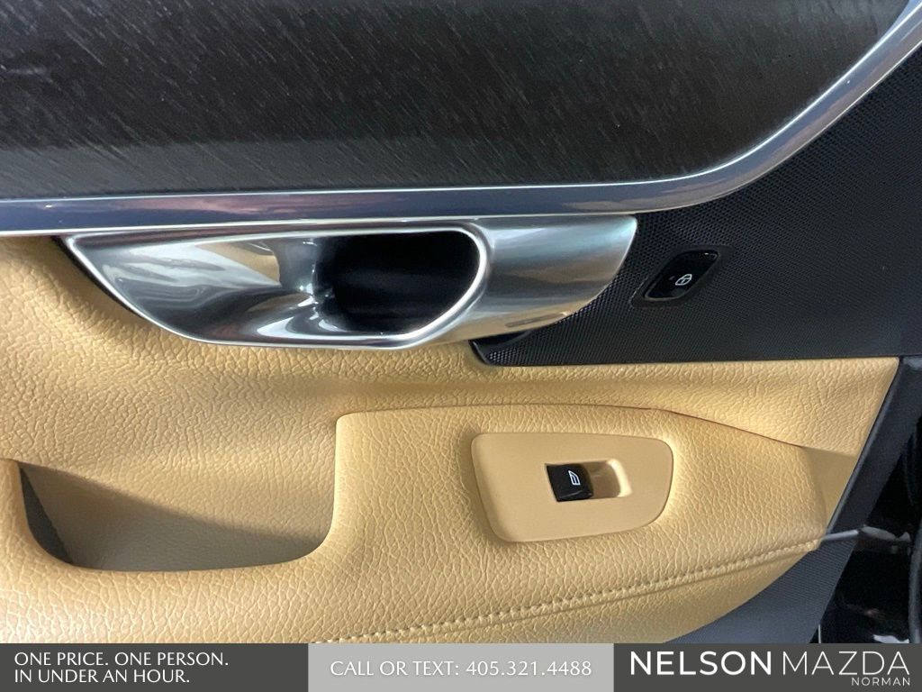 Used 2018 Black Volvo T6 AWD image 20