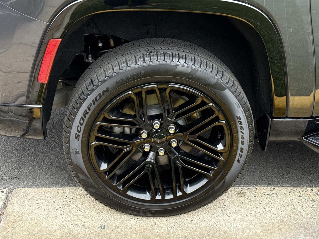 Thumbnail: 2025 Jeep Wagoneer - 16