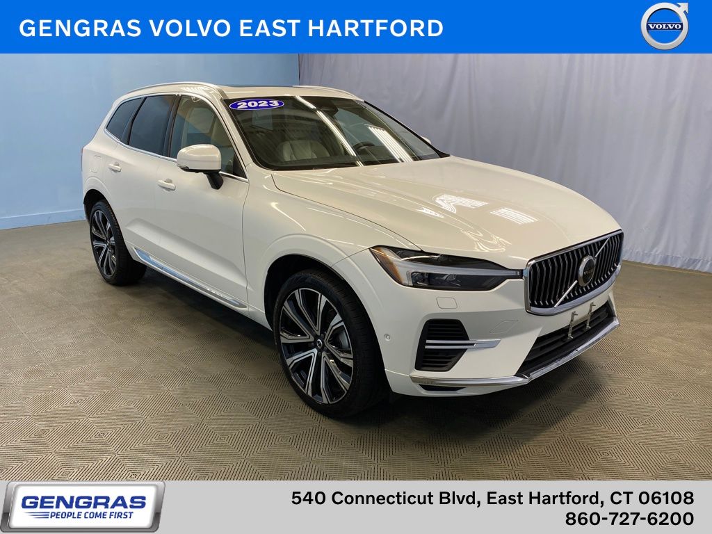2023 Volvo XC60 Recharge T8 Ultimate Bright Theme eAWD