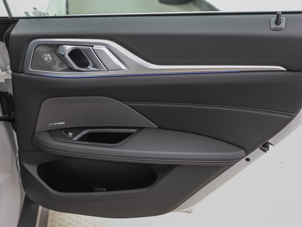 Thumbnail: 2025 BMW i4 - 25