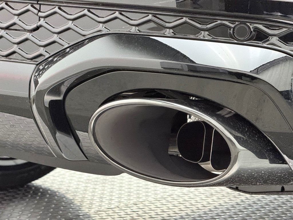 Thumbnail: 2026 Audi RS Q8 - 17