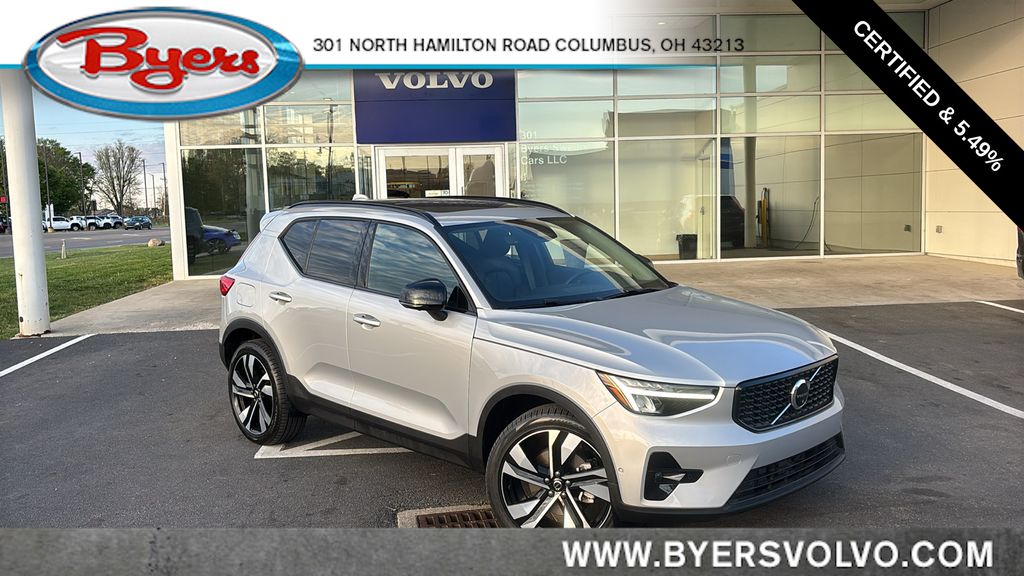 Volvo XC40 B5 Plus Dark Theme AWD