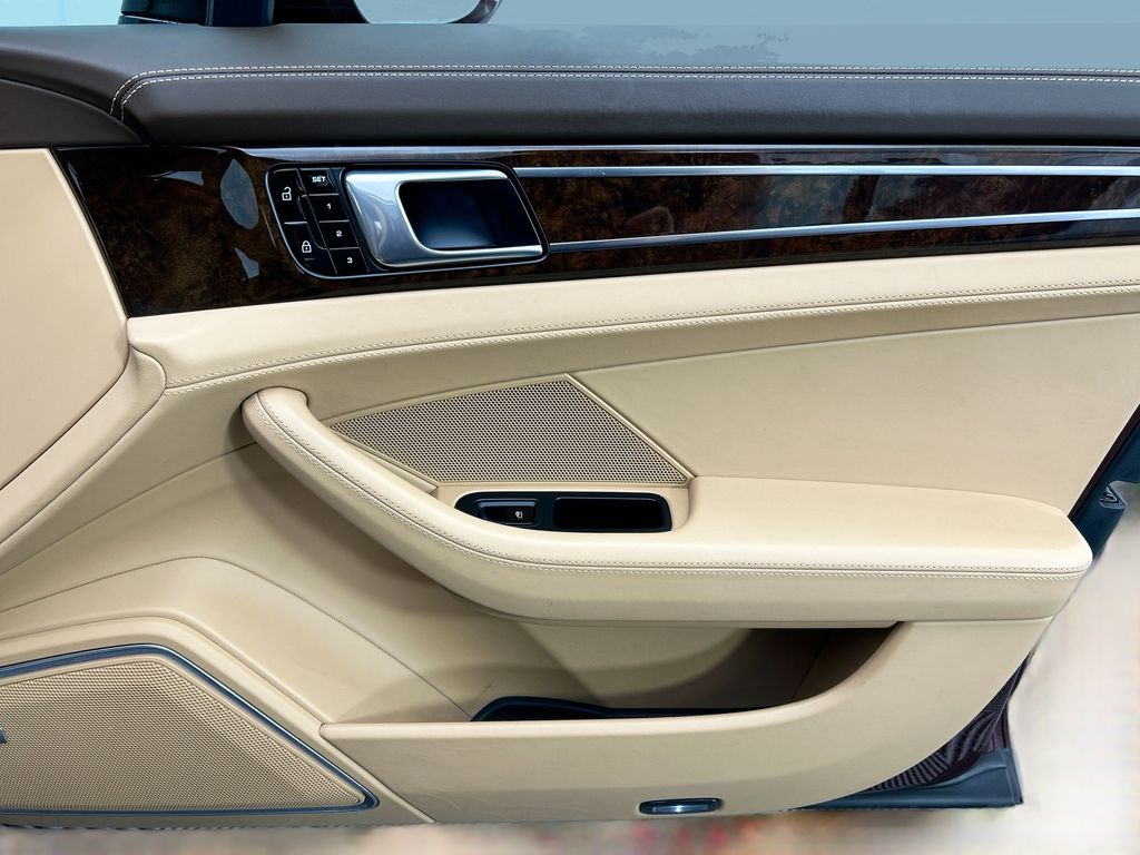 Thumbnail: 2019 Porsche Panamera - 26