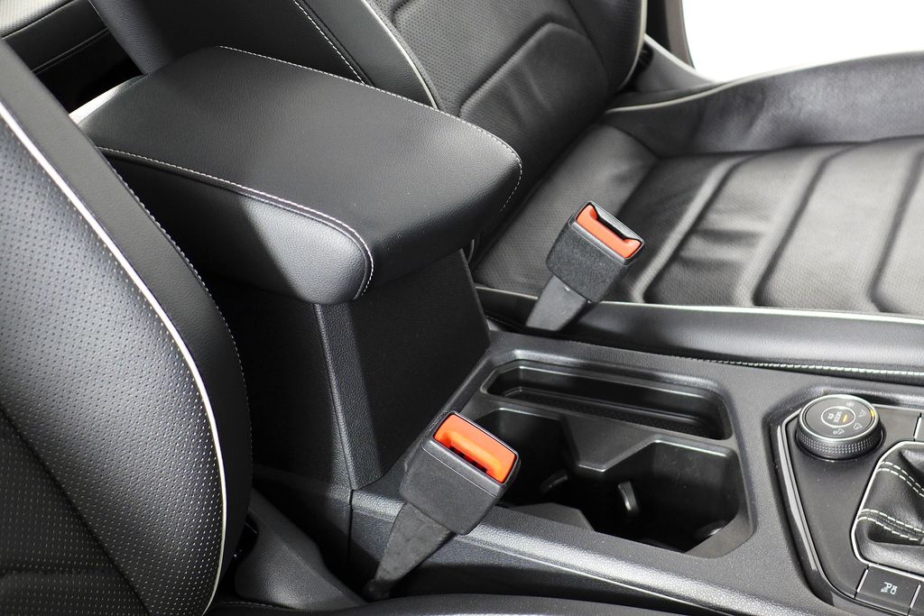 Thumbnail: 2024 Volkswagen Tiguan - 16