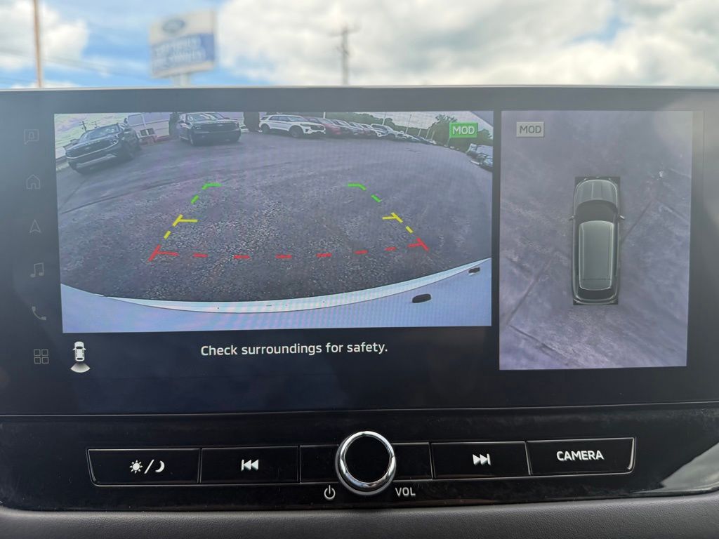 2025 Mitsubishi Outlander SE Silver at South Hills Kia