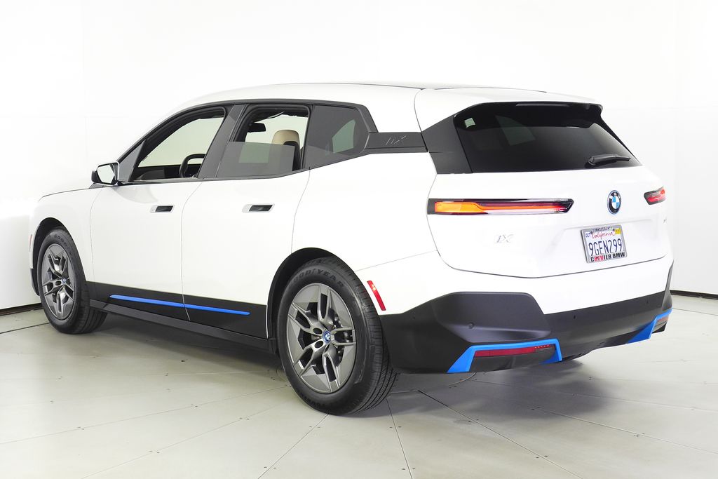 Thumbnail: 2022 BMW iX - 8