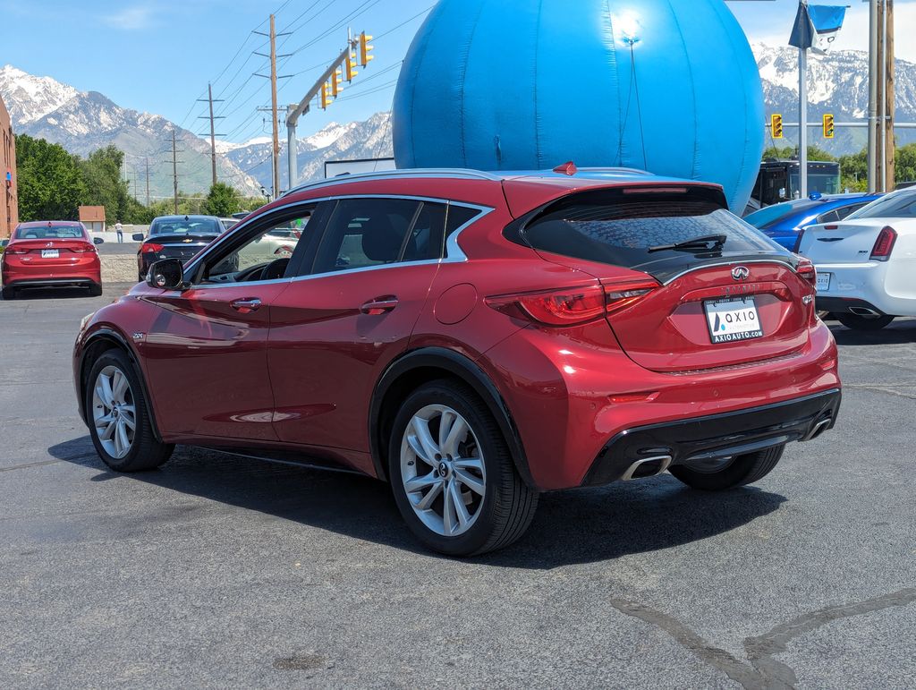 2017 INFINITI QX30 Premium 7