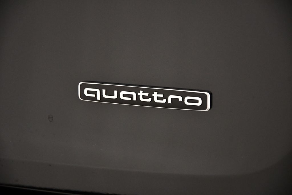 Thumbnail: 2025 Audi Q5 - 10