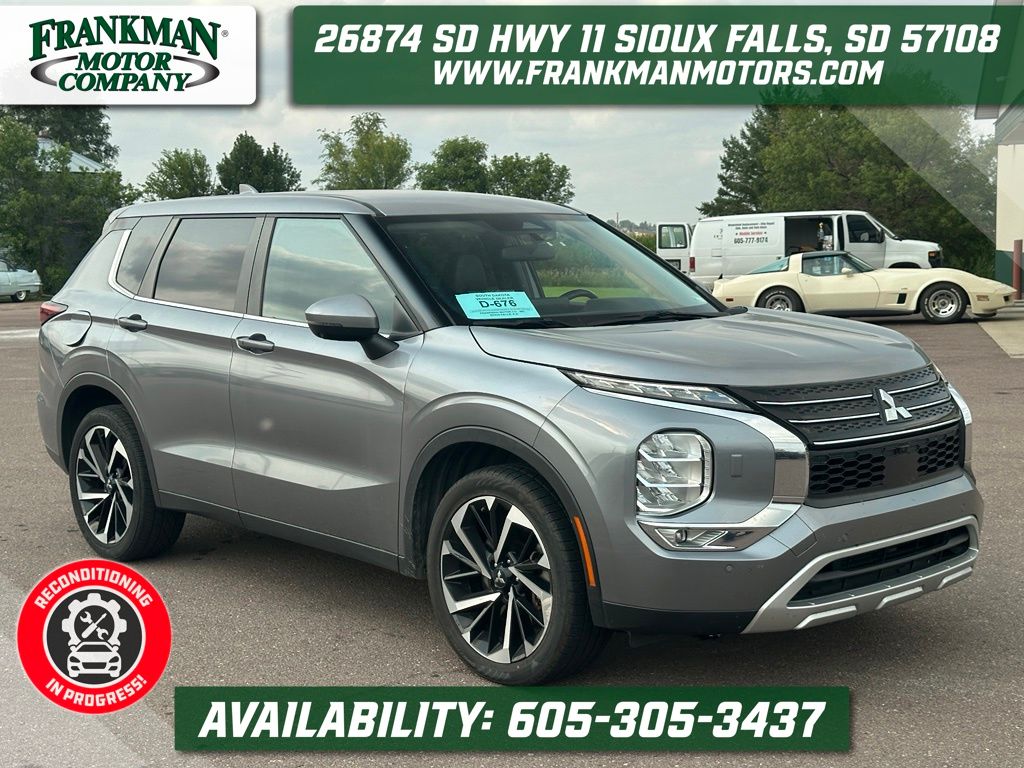 Mercury Gray Metallic 2024 Mitsubishi Outlander SUV / Crossover All-Wheel Drive Continuously Variable Transmission