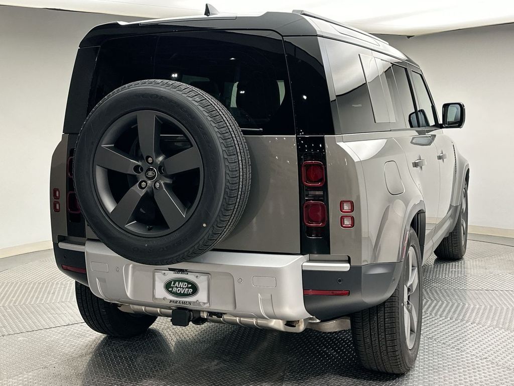 2025 Land Rover Defender 110 2